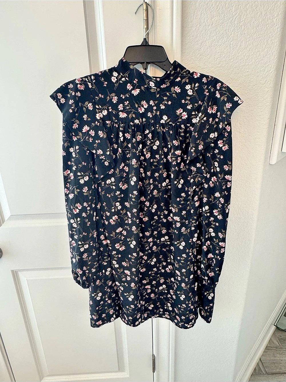 WAYF Long Sleeve Floral Mini Dress in Black & Pink Size Medium Like New